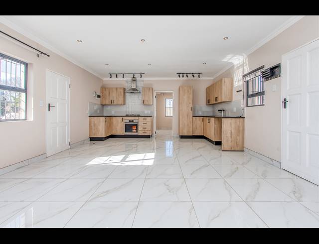 2 BEDROOM FREESTANDING TO LET IN MARLBORO GARDENS